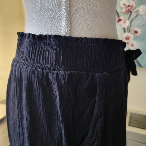 Black Flowy Capris - Picture 6 of 7